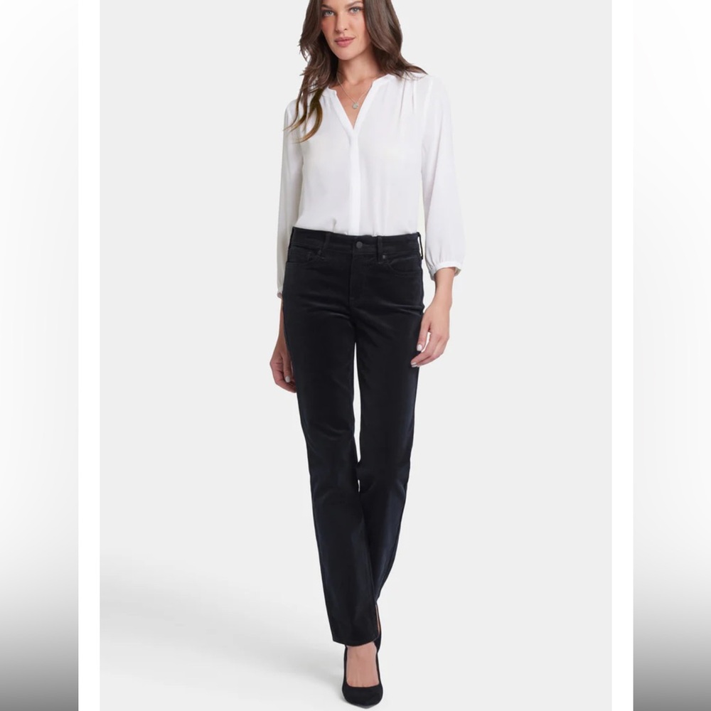 NYDJ 🎉HP🎉🎈NWT Marilyn Straight leg fine whale corduroy w/Lift Tuck Technology